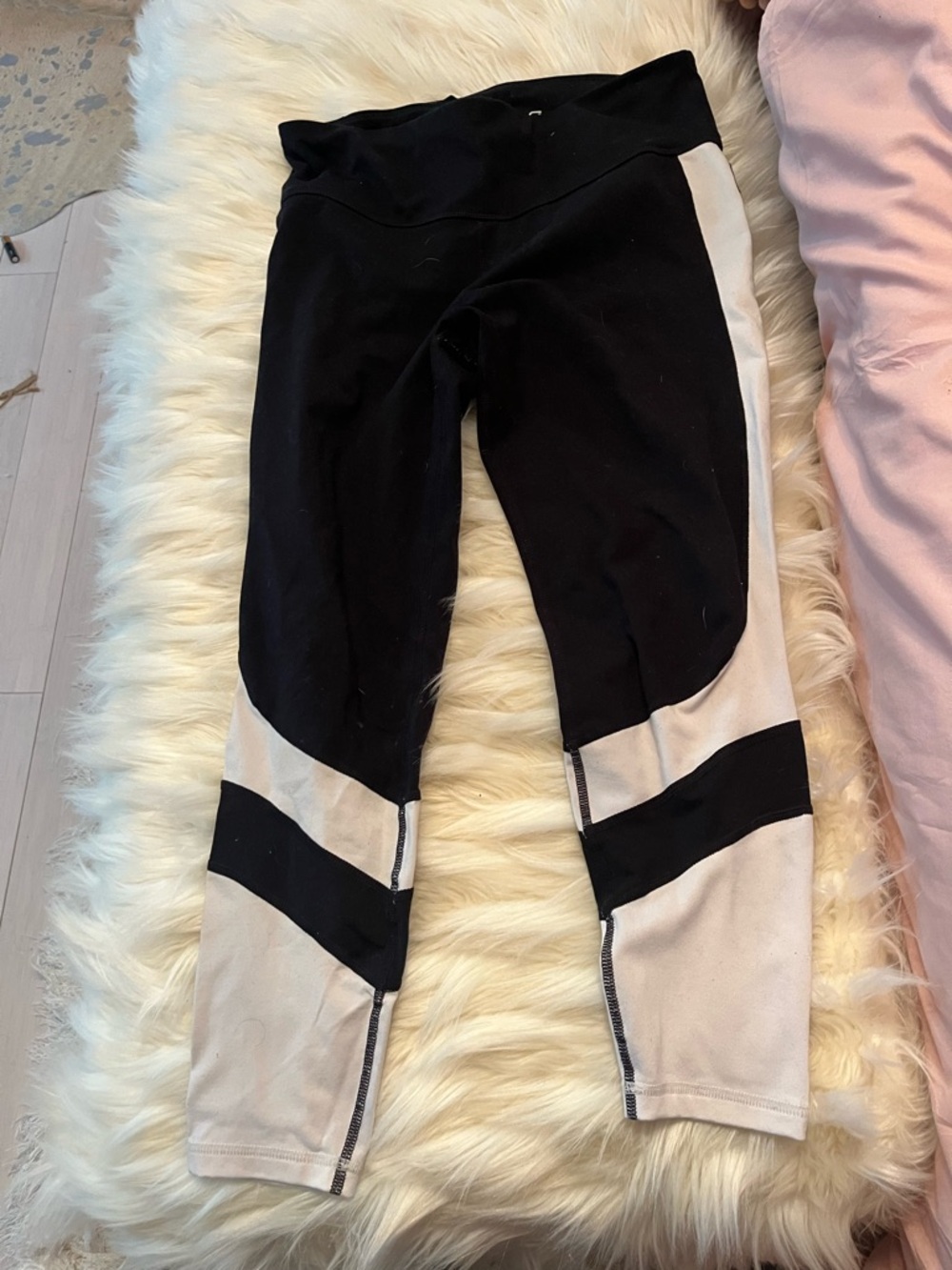 GAP Black and Cream Colorblock Leggings
